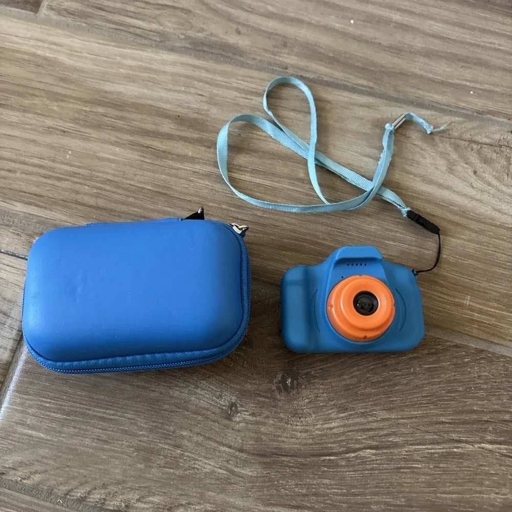 Children's‎ Digital Camera Blue Without SD Card W/ Blue Case Tested- Works!